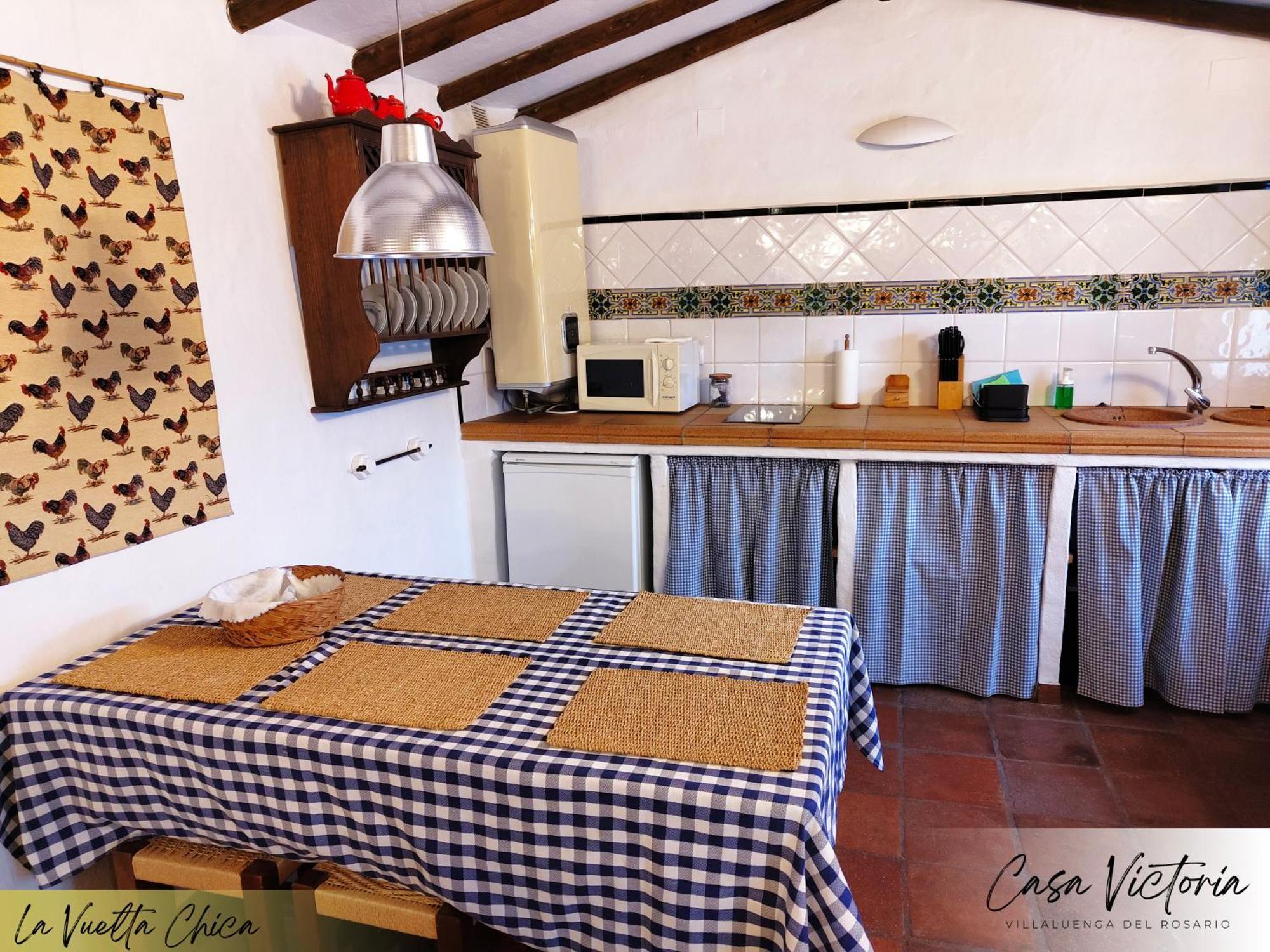 Hostal Conjunto Rural Casa Victoria Villaluenga Del Rosario Exterior foto