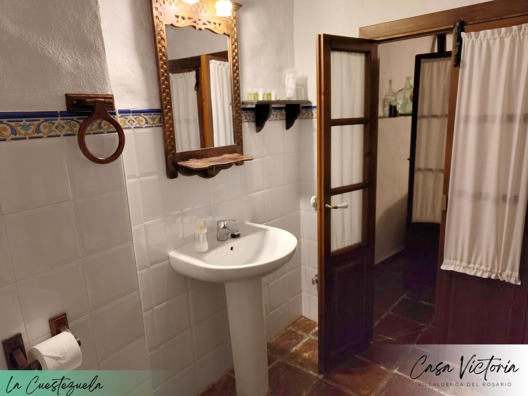 Hostal Conjunto Rural Casa Victoria Villaluenga Del Rosario Exterior foto