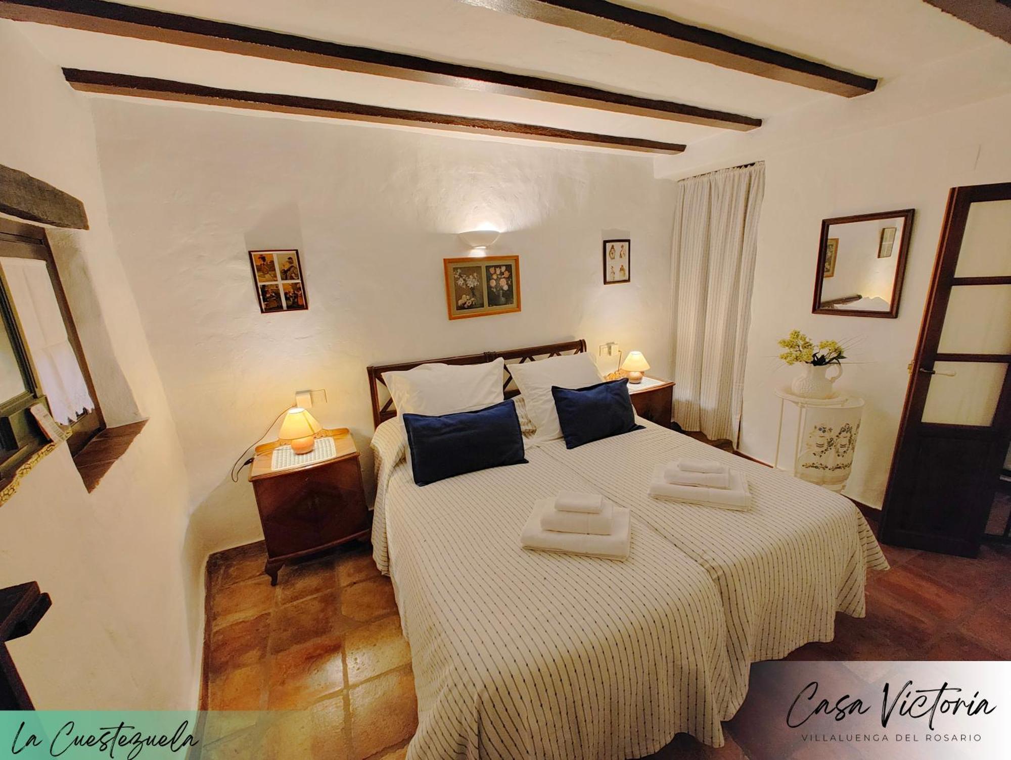 Hostal Conjunto Rural Casa Victoria Villaluenga Del Rosario Exterior foto